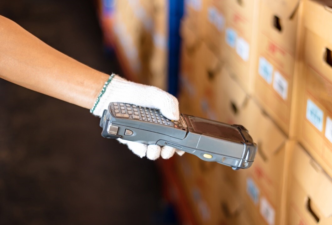 Warehouse glove box scanner